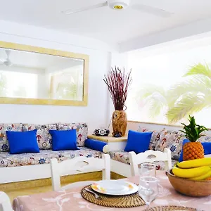 https://beach-house-larimar.comcaribbean.com